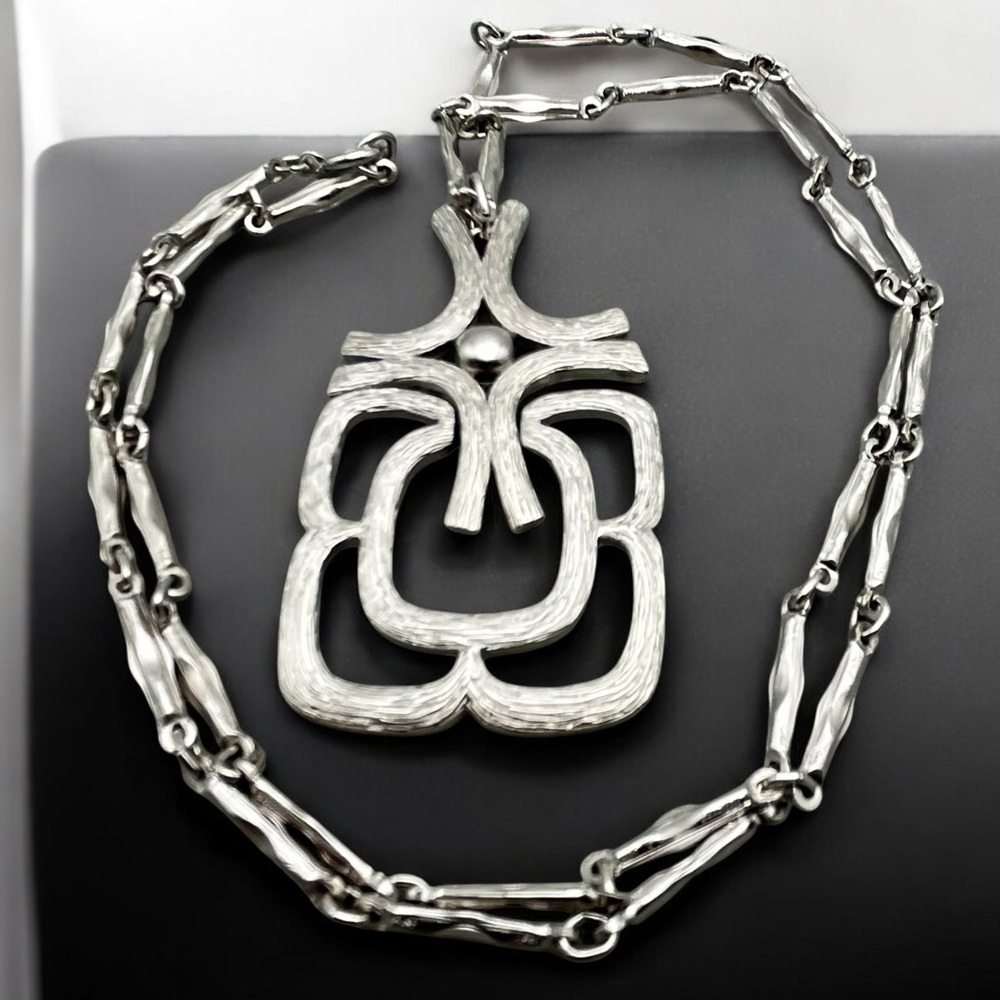 Vintage 1974 Avon "Mayan" Textured Modern Design Pendant Necklace